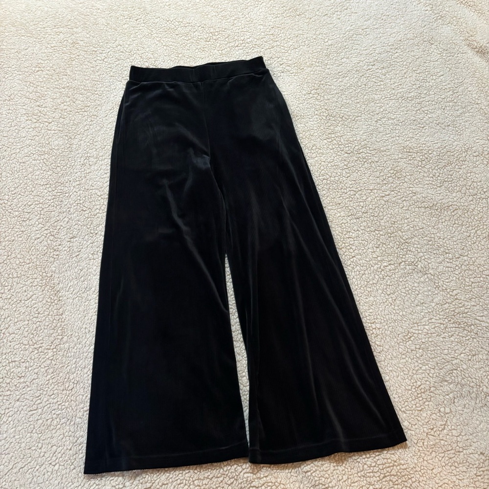 Elodie Black Velvet Wide-Leg Culotte Capri Pant